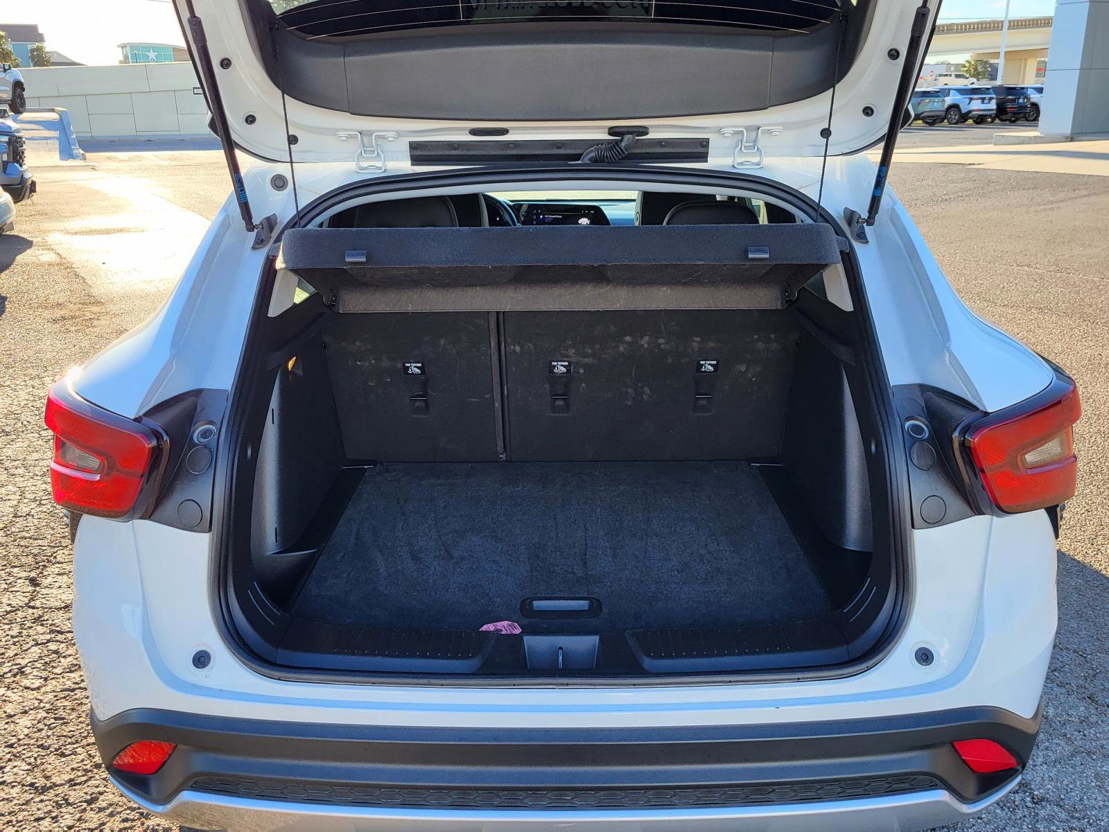 Used 2025 Chevrolet Trax LT w/ LT Convenience Package image 12