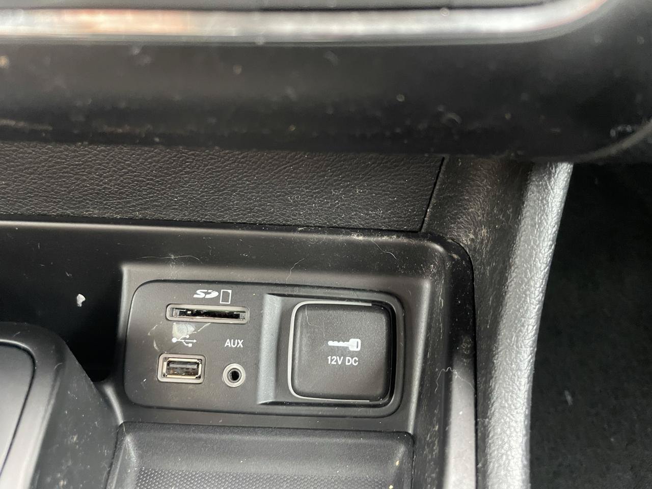 Used 2016 Jeep Cherokee Latitude AWD/4WD image 11