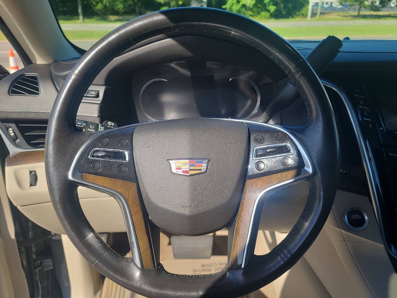Used 2019 Cadillac Escalade Luxury AWD/4WD image 16