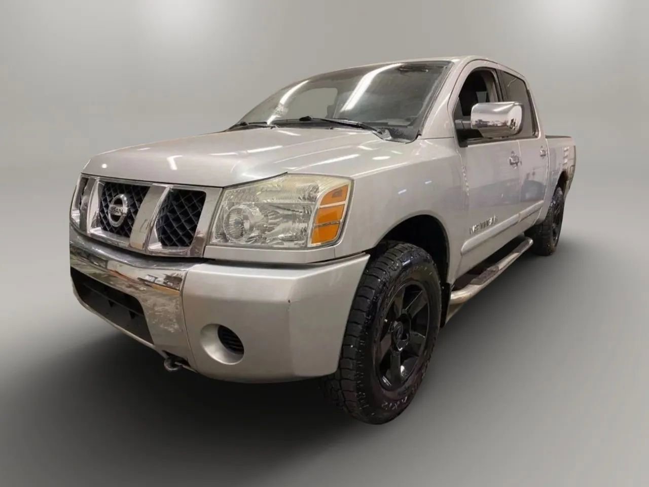 Used 2005 Nissan Titan SE w/ (W01) Utility Bed Pkg image 1