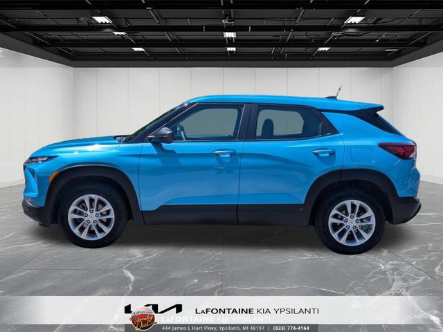 Used 2025 Chevrolet TrailBlazer LS FWD image 2