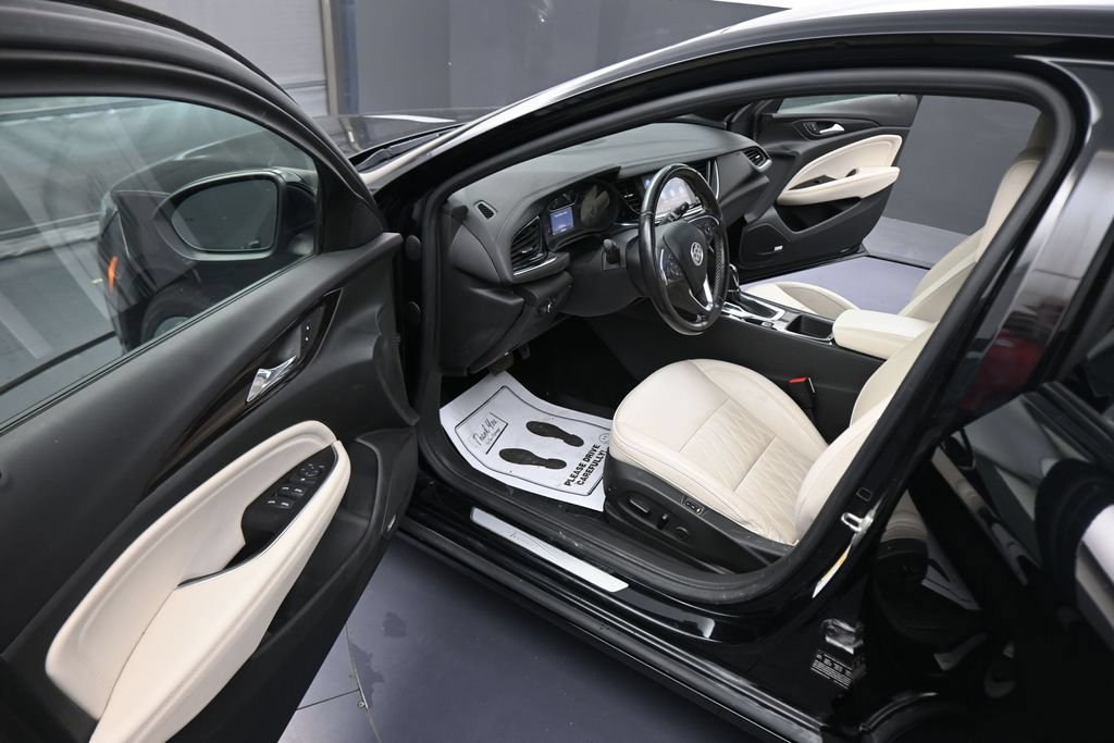 Used 2019 Buick Regal Avenir w/ Driver Confidence Package II FWD image 38