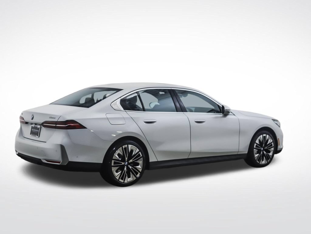 Used 2026 BMW 530i xDrive w/ Premium Package AWD/4WD image 5