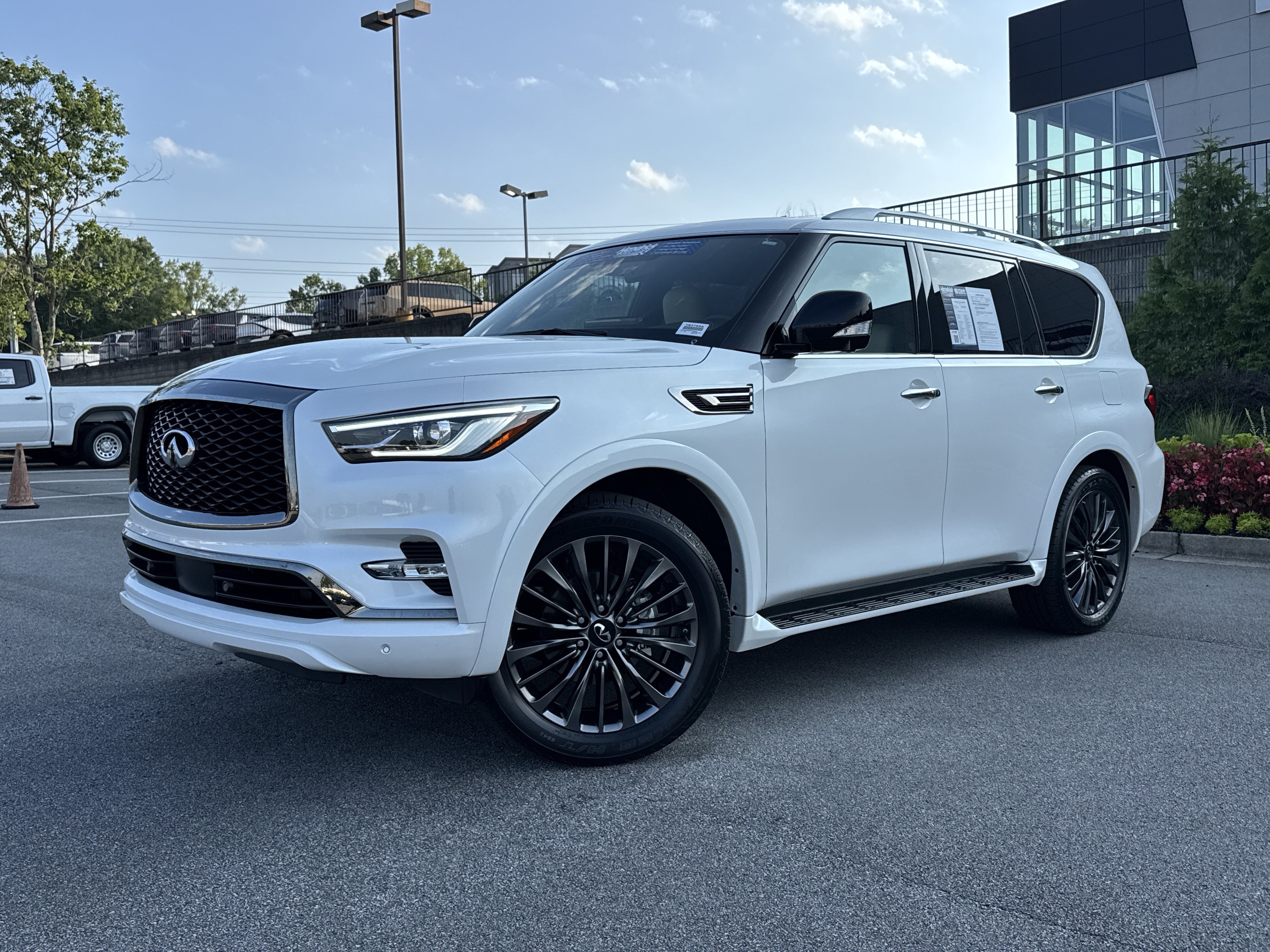Used 2024 INFINITI QX80 Sensory AWD/4WD image 5