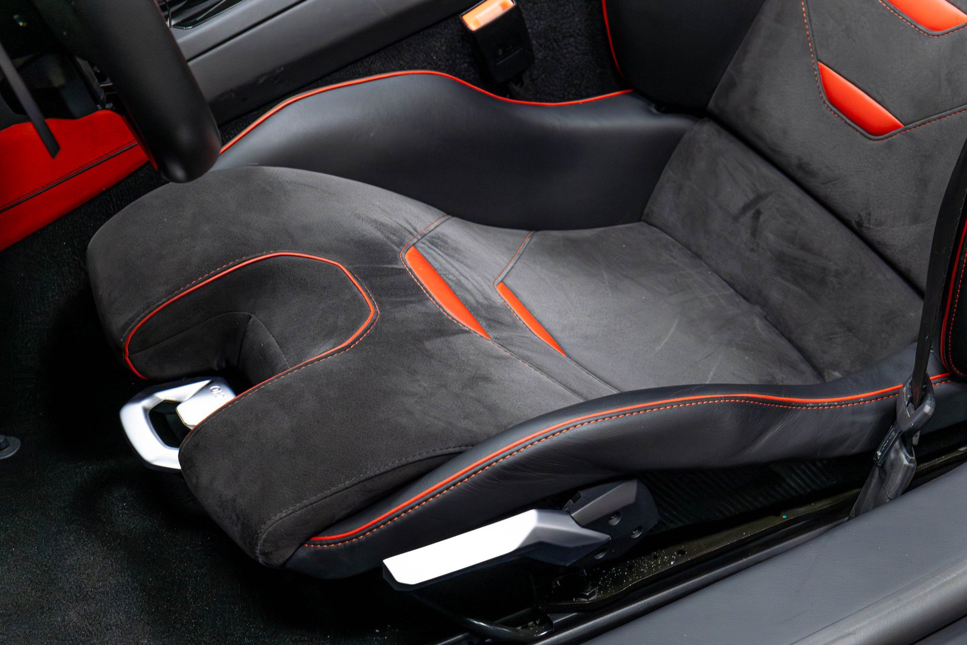 Used 2021 Lamborghini Huracan EVO RWD image 8