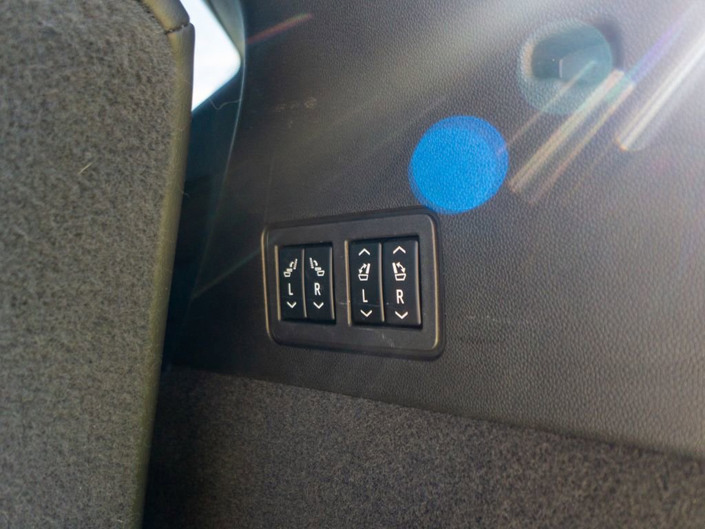 Used 2021 Cadillac XT6 Sport w/ LPO, ONYX Package image 40