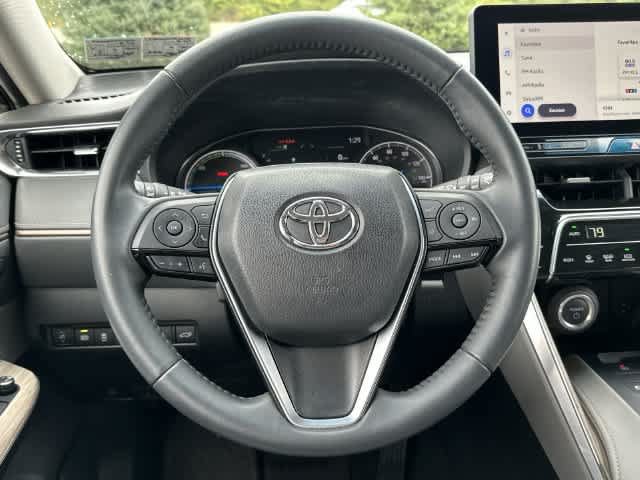 Used 2023 Toyota Venza XLE AWD/4WD image 7
