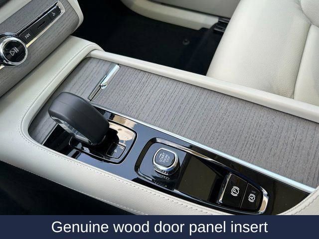 New 2025 Volvo XC90 T8 Plus w/ Protection Package Premier image 30