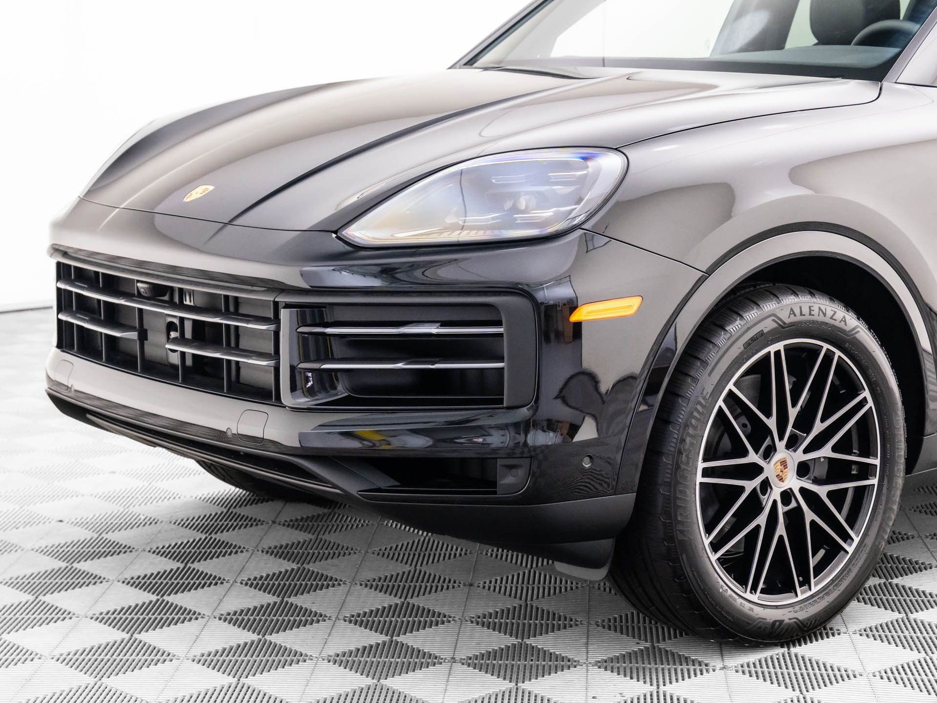 Certified 2025 Porsche Cayenne image 35