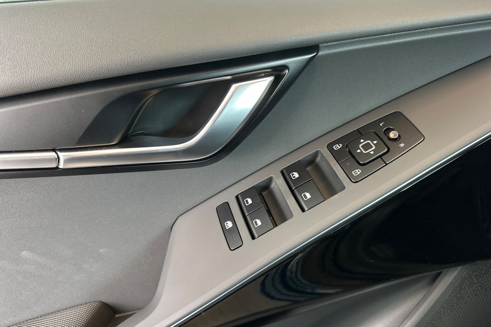 New 2026 Kia Niro EX FWD image 11