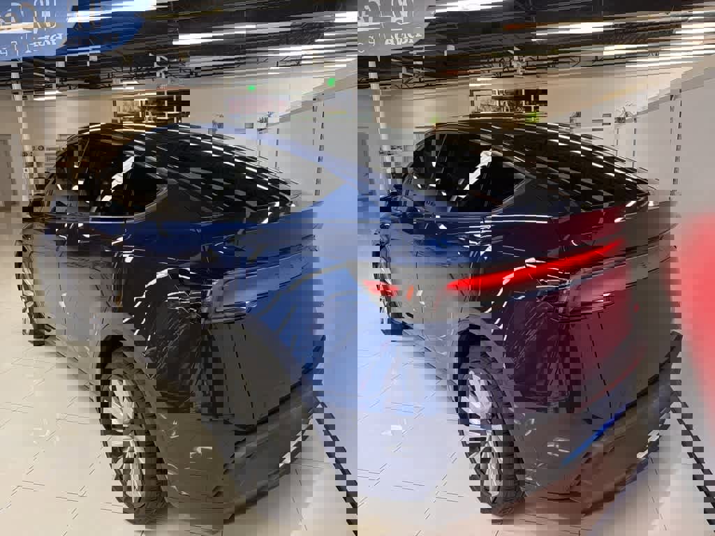 Used 2026 Tesla Model Y AWD image 11