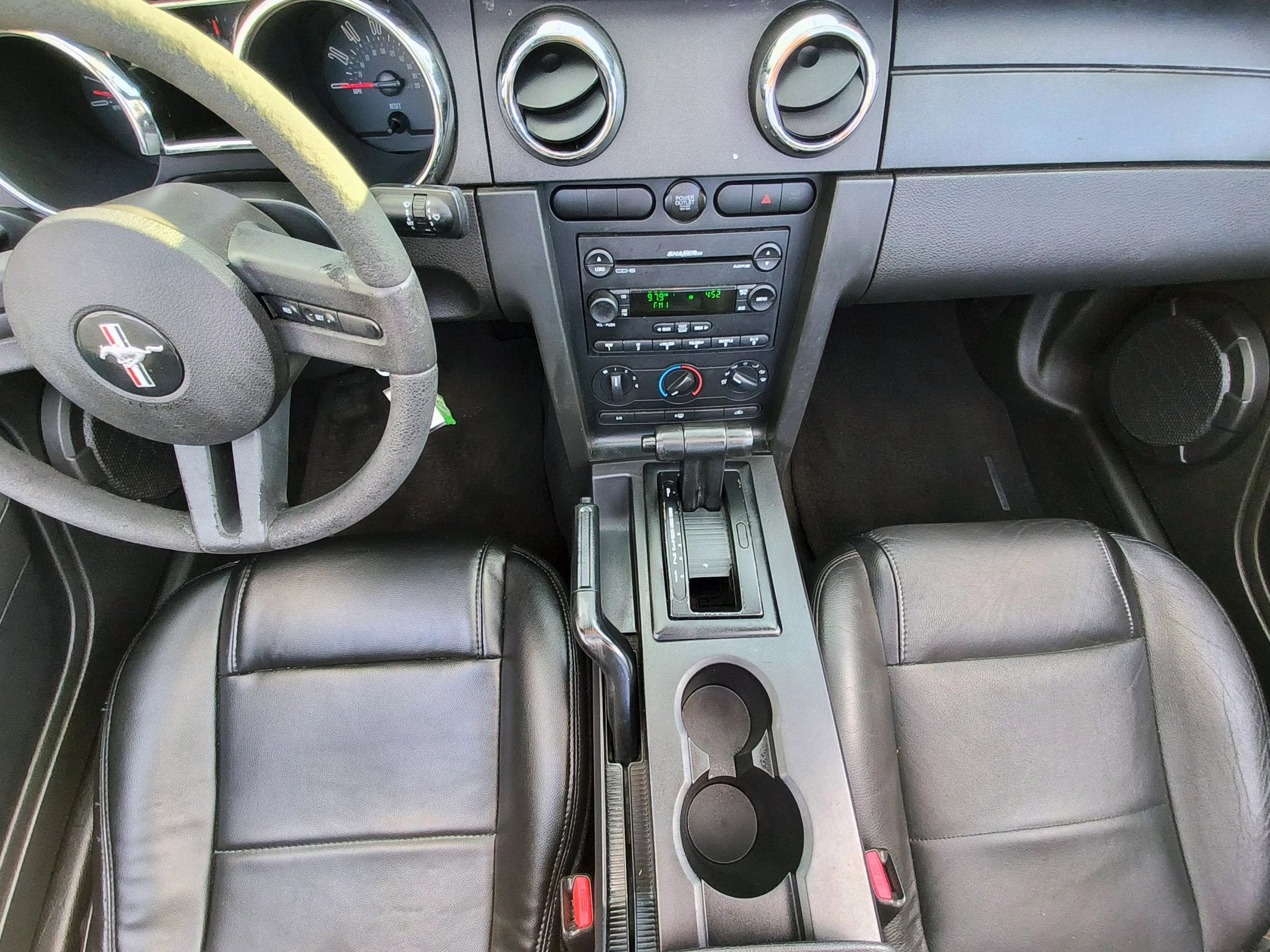 Used 2007 Ford Mustang Deluxe Convertible image 26