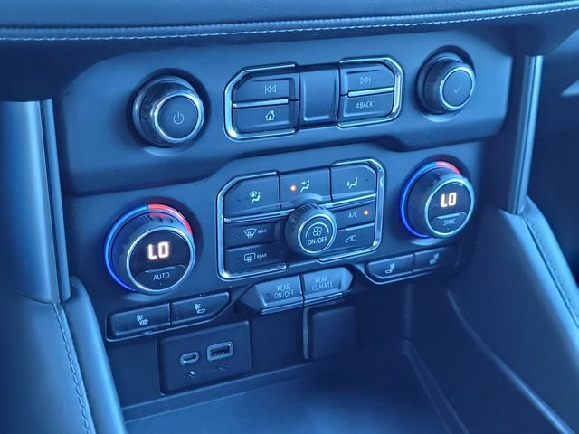 Used 2022 Chevrolet Tahoe LT w/ Luxury Package AWD/4WD image 11