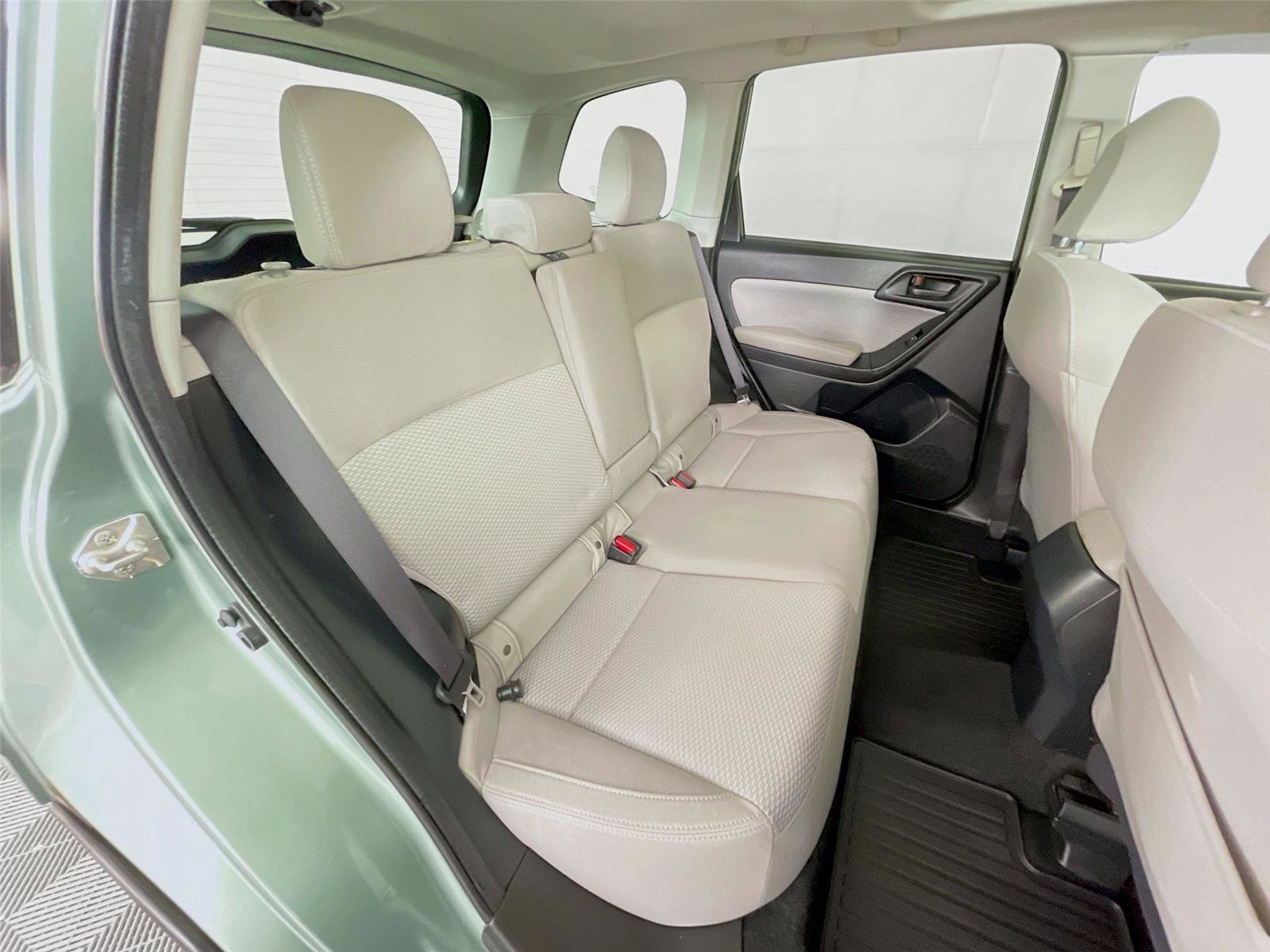 Used 2017 Subaru Forester 2.5i Premium w/ All-Weather Package image 29