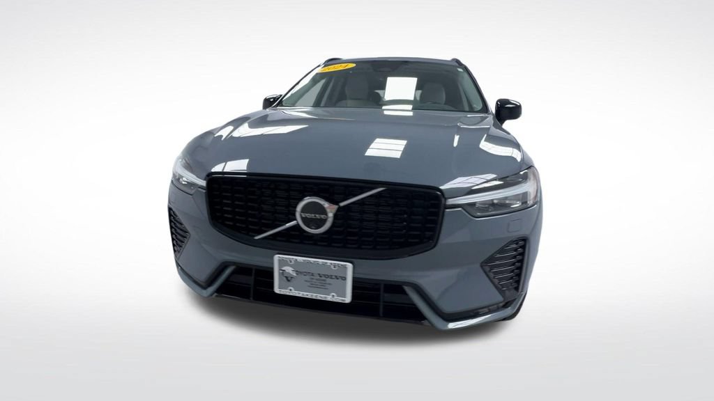 Used 2024 Volvo XC60 B5 Plus w/ Protection Package Premier AWD/4WD image 3