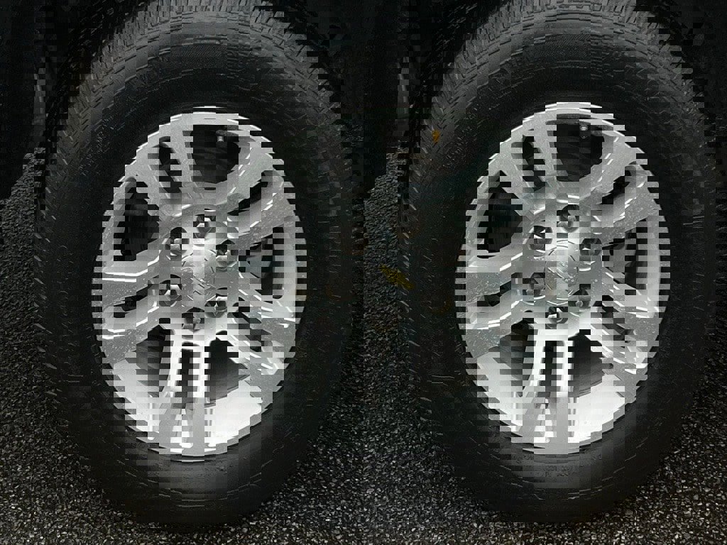 Used 2019 Chevrolet Suburban LT image 6