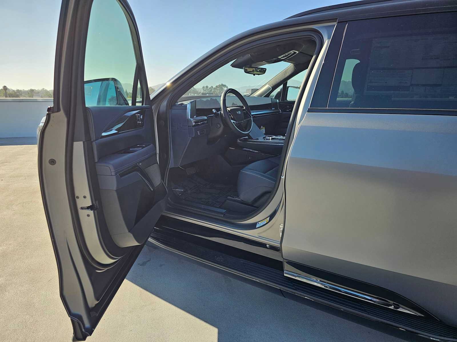 New 2026 Cadillac Escalade IQL Sport 2 w/ LPO, ONYX Package AWD/4WD image 22