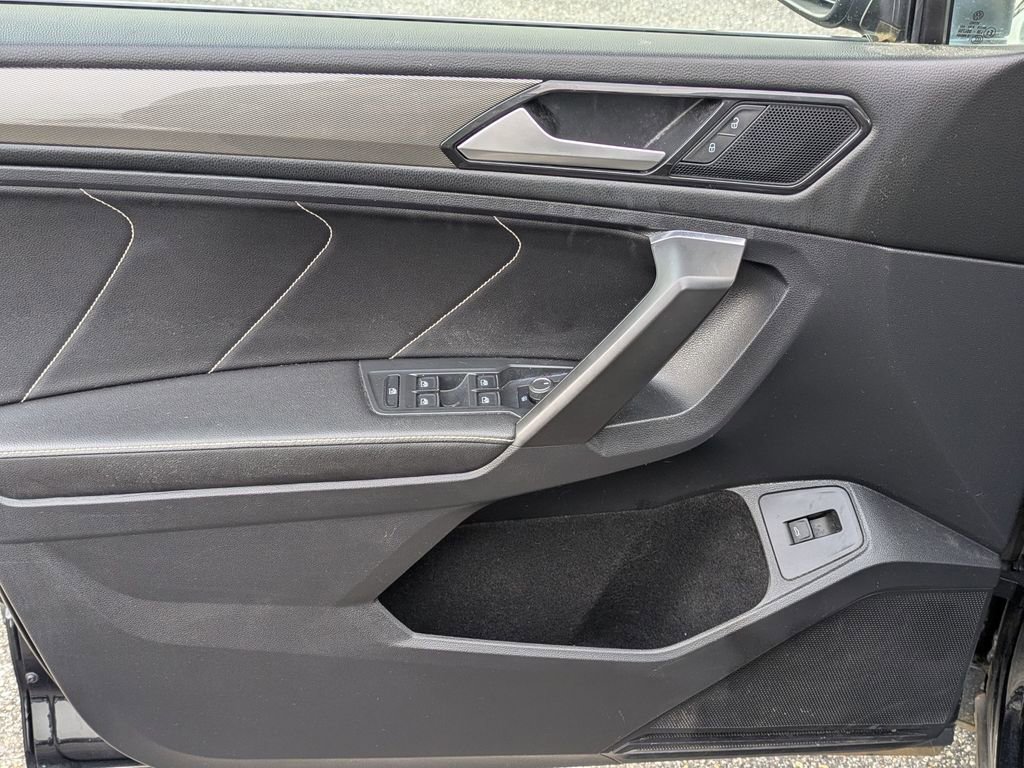 Used 2022 Volkswagen Tiguan SE image 12