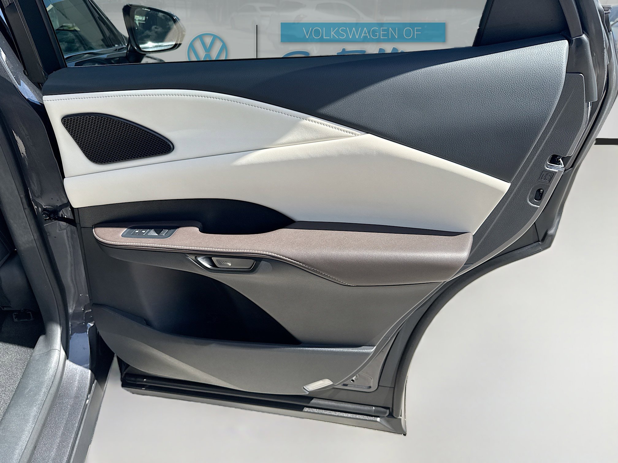 Used 2024 Lexus RX 350 FWD w/ Accessory Package (K3) image 31