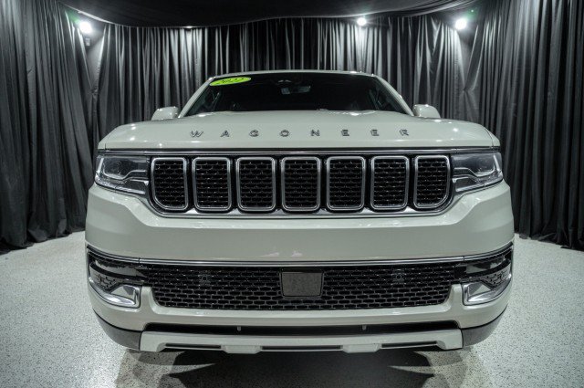 Used 2022 Jeep Wagoneer Series II w/ Premium Group I AWD/4WD image 2