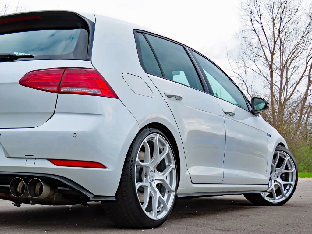 Used 2018 Volkswagen Golf R 4-Door image 7