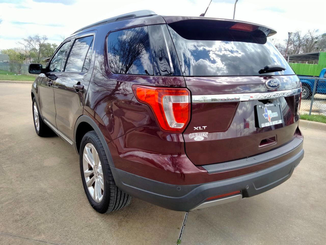 Used 2019 Ford Explorer XLT w/ Equipment Group 202A FWD image 4