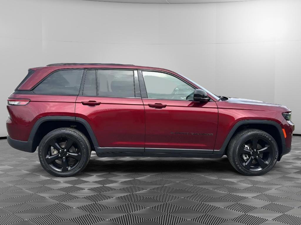 Used 2023 Jeep Grand Cherokee Altitude image 6