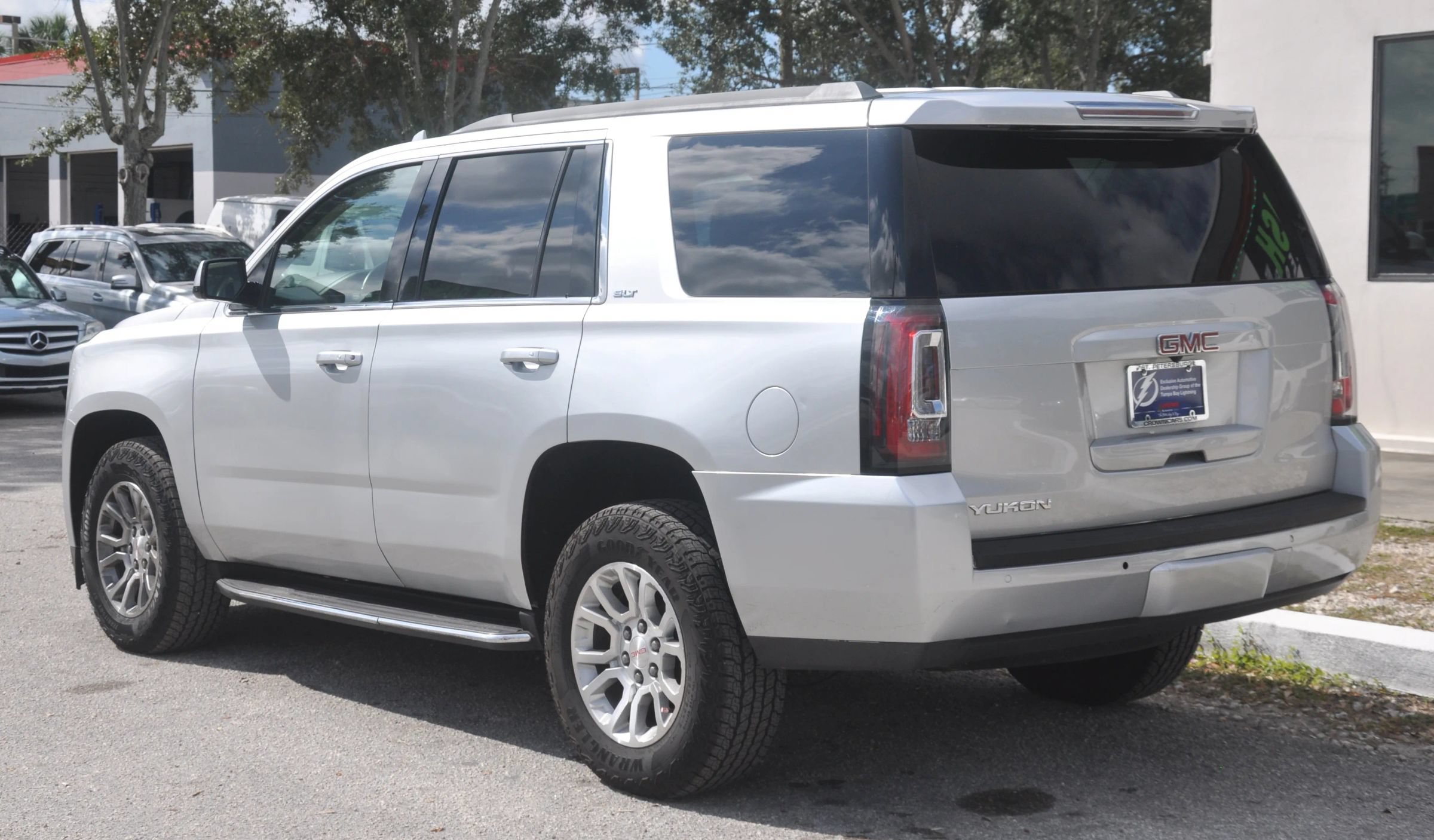 Used 2017 GMC Yukon SLT RWD image 4