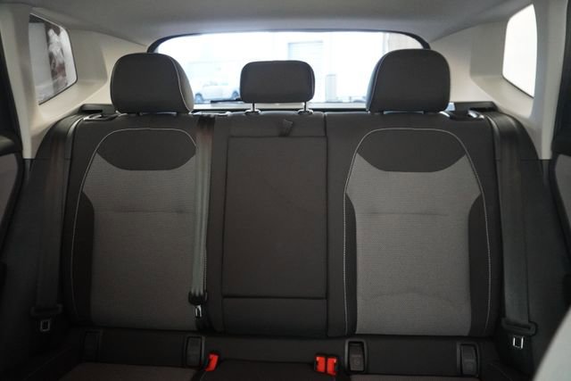 Used 2022 Volkswagen Taos S image 32