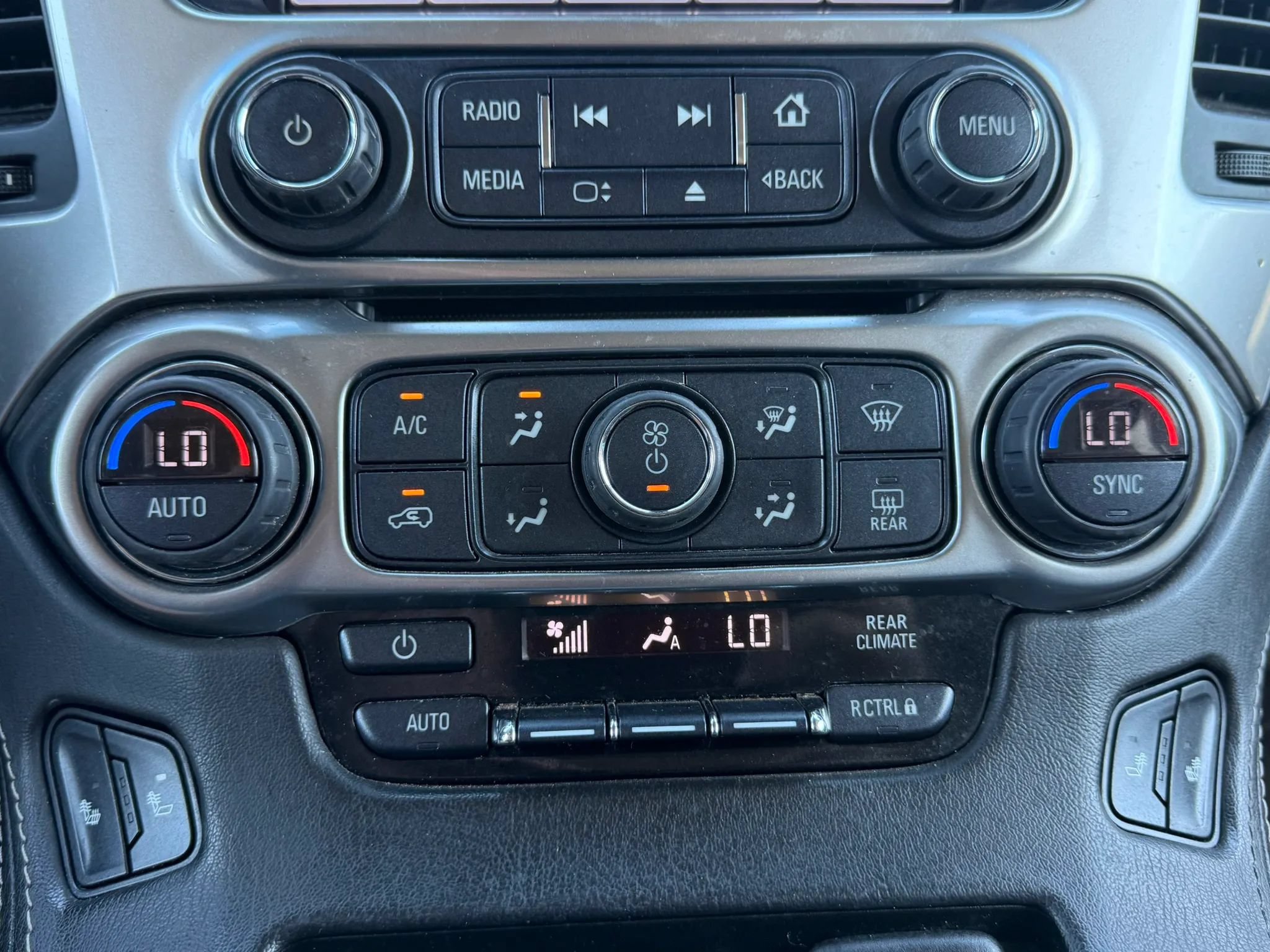 Used 2020 Chevrolet Suburban LT AWD/4WD image 29