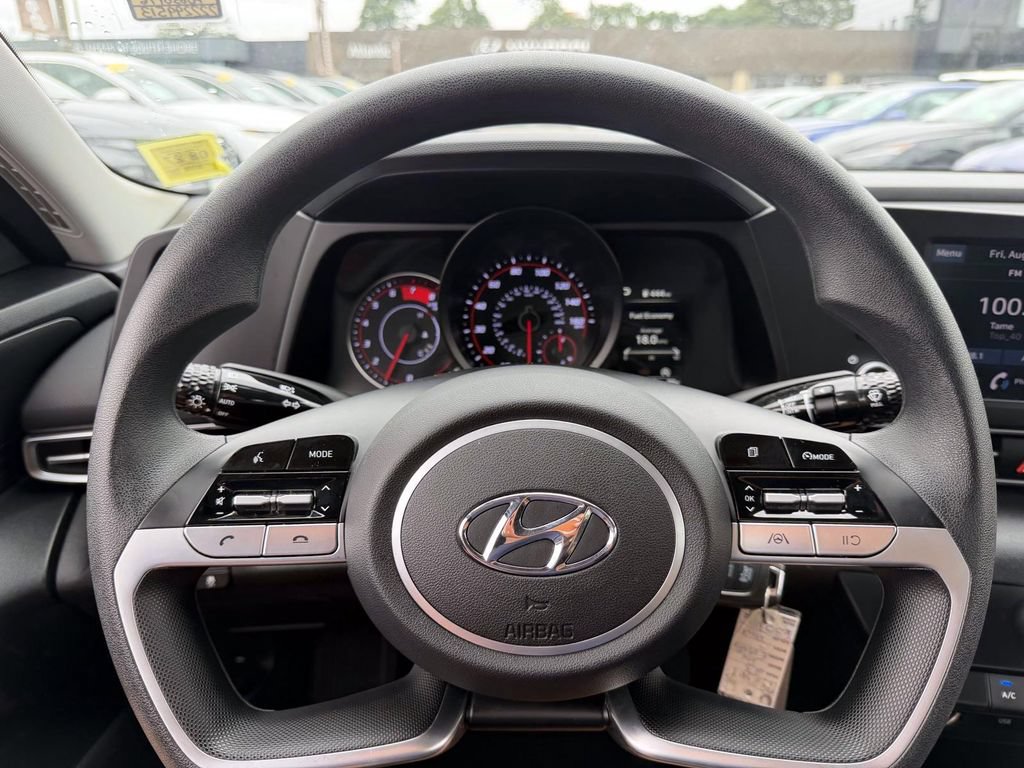 Certified 2023 Hyundai Elantra SE FWD image 28