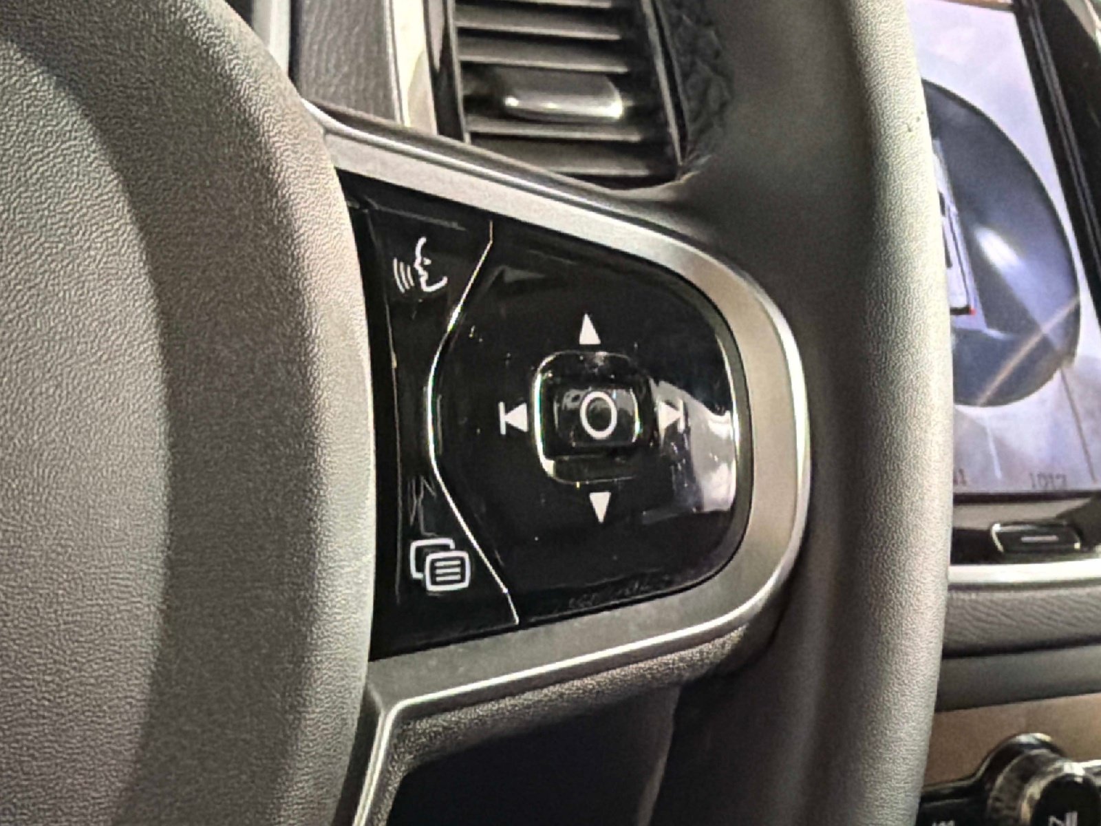 Used 2025 Volvo XC90 B6 Plus AWD/4WD image 46