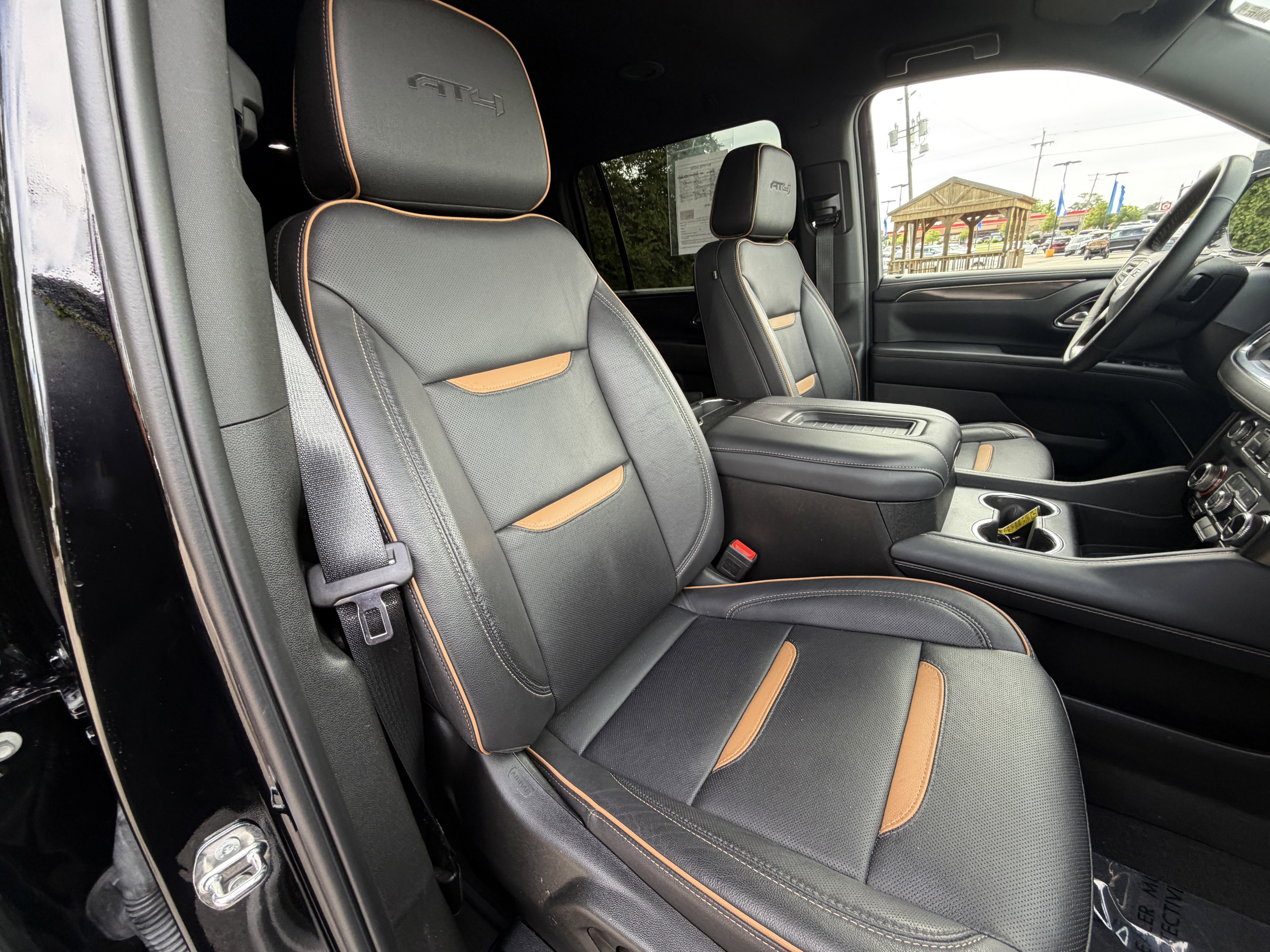 Used 2024 GMC Yukon XL AT4 w/ Technology Package AWD/4WD image 20