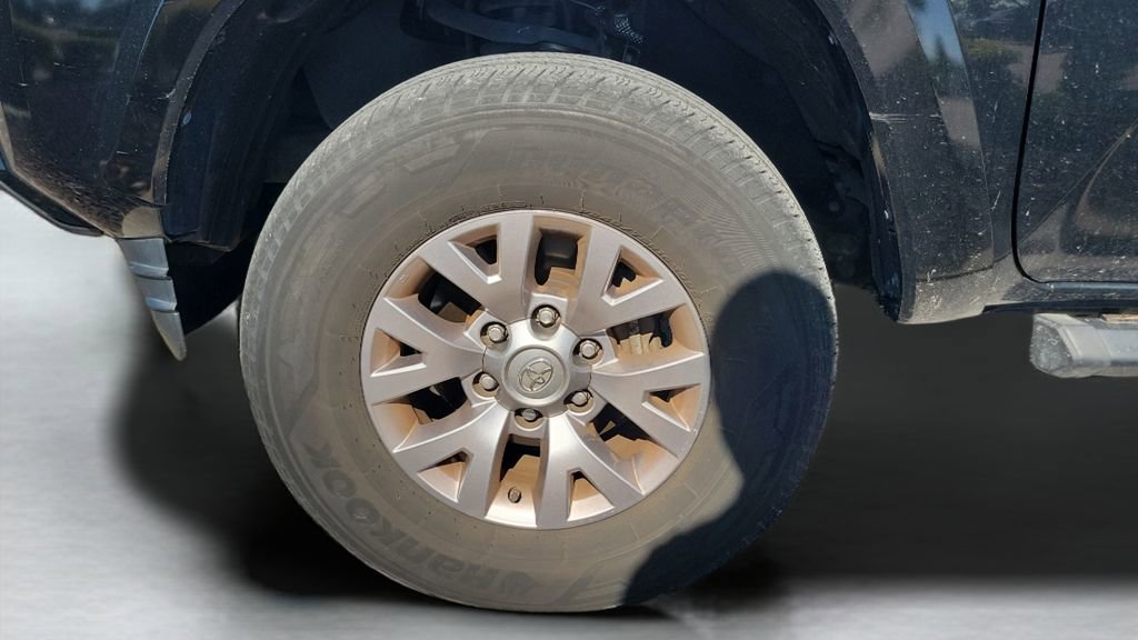 Used 2017 Toyota Tacoma SR5 w/ Tow Package image 4