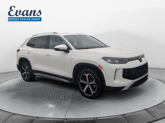 Certified 2025 Volkswagen Tiguan SE w/ Panoramic Sunroof Package image 9