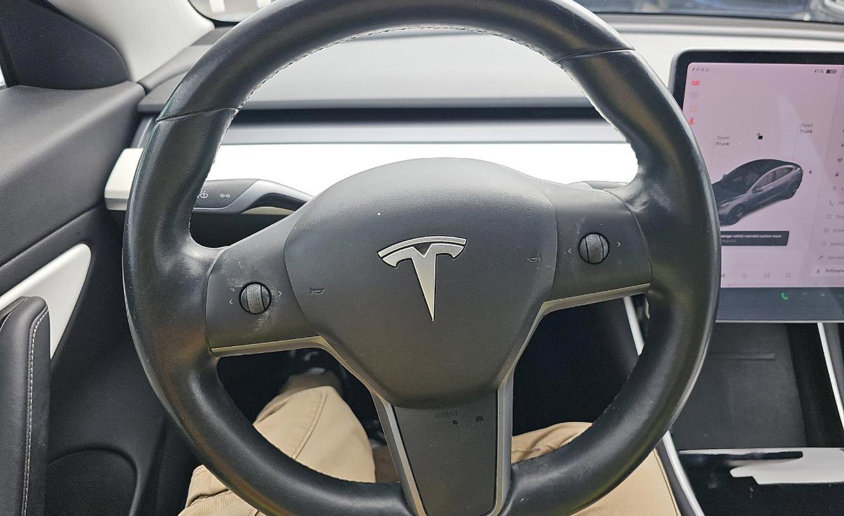 Used 2018 Tesla Model 3 Mid Range image 5