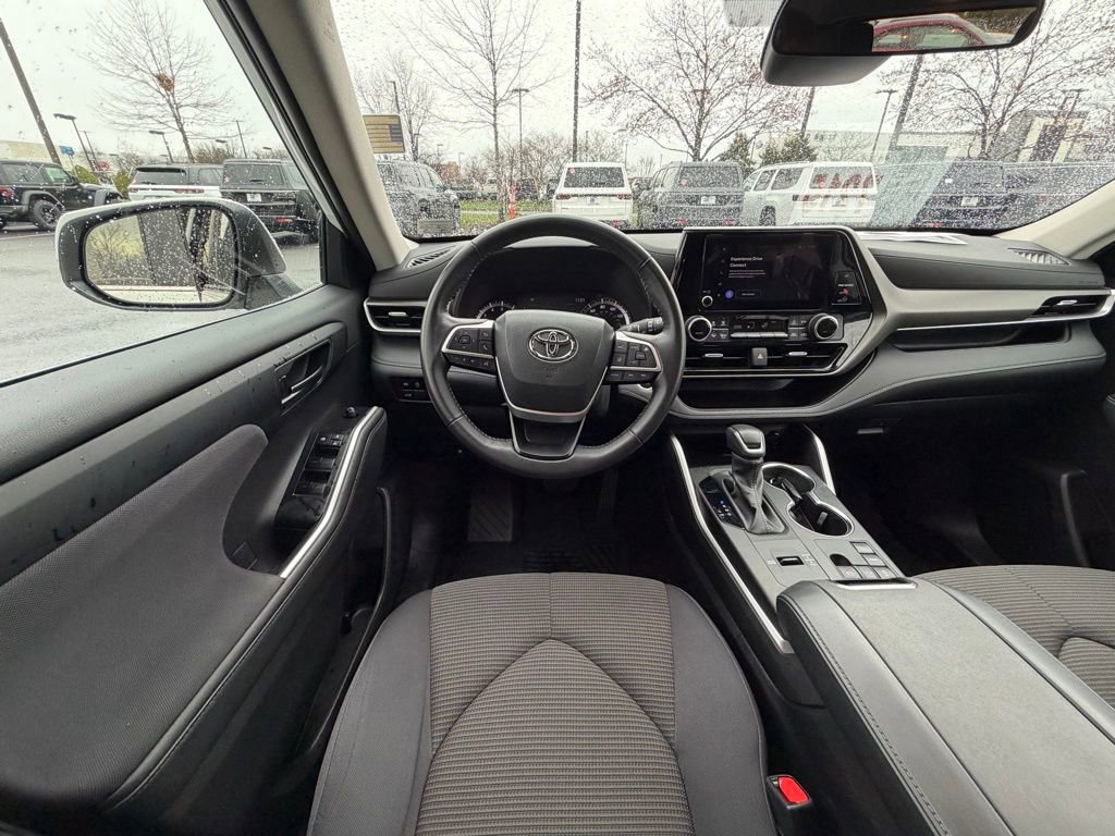 Used 2024 Toyota Highlander LE image 18