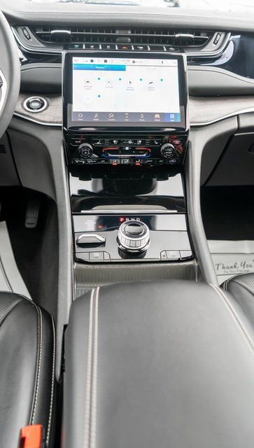 Used 2024 Jeep Grand Cherokee Limited 4xe w/ Luxury Tech Group II image 16