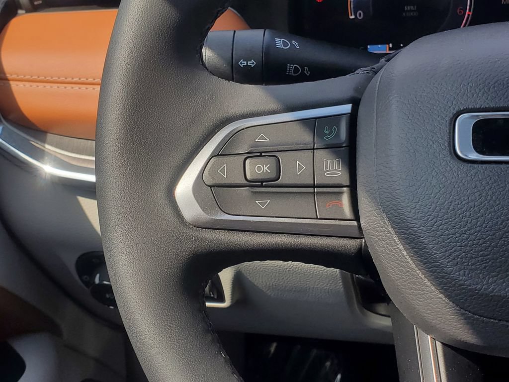 Used 2023 Jeep Compass Limited w/ Elite Group AWD/4WD image 11