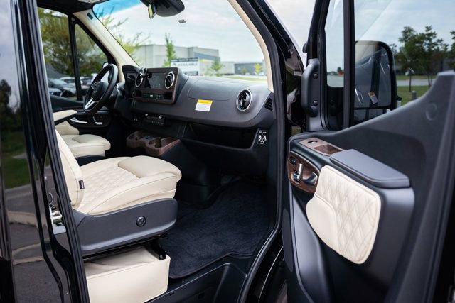 Used 2023 Mercedes-Benz Sprinter 3500 image 10