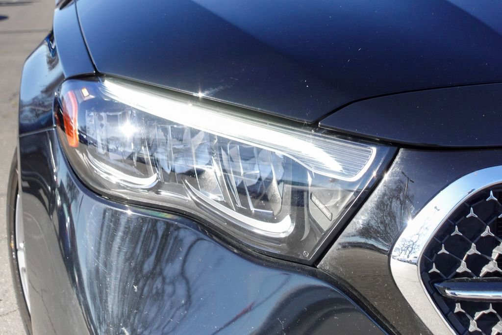 Used 2024 Mercedes-Benz E 350 4MATIC Sedan image 3