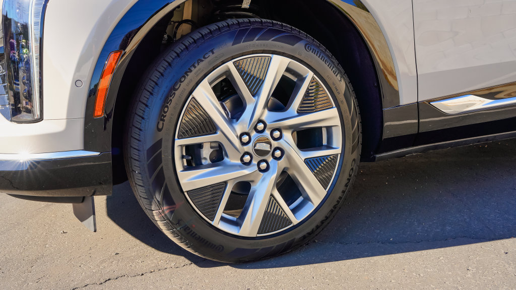 New 2027 Cadillac Optiq Premium Luxury RWD image 7