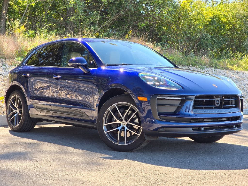 Used 2025 Porsche Macan AWD/4WD image 9
