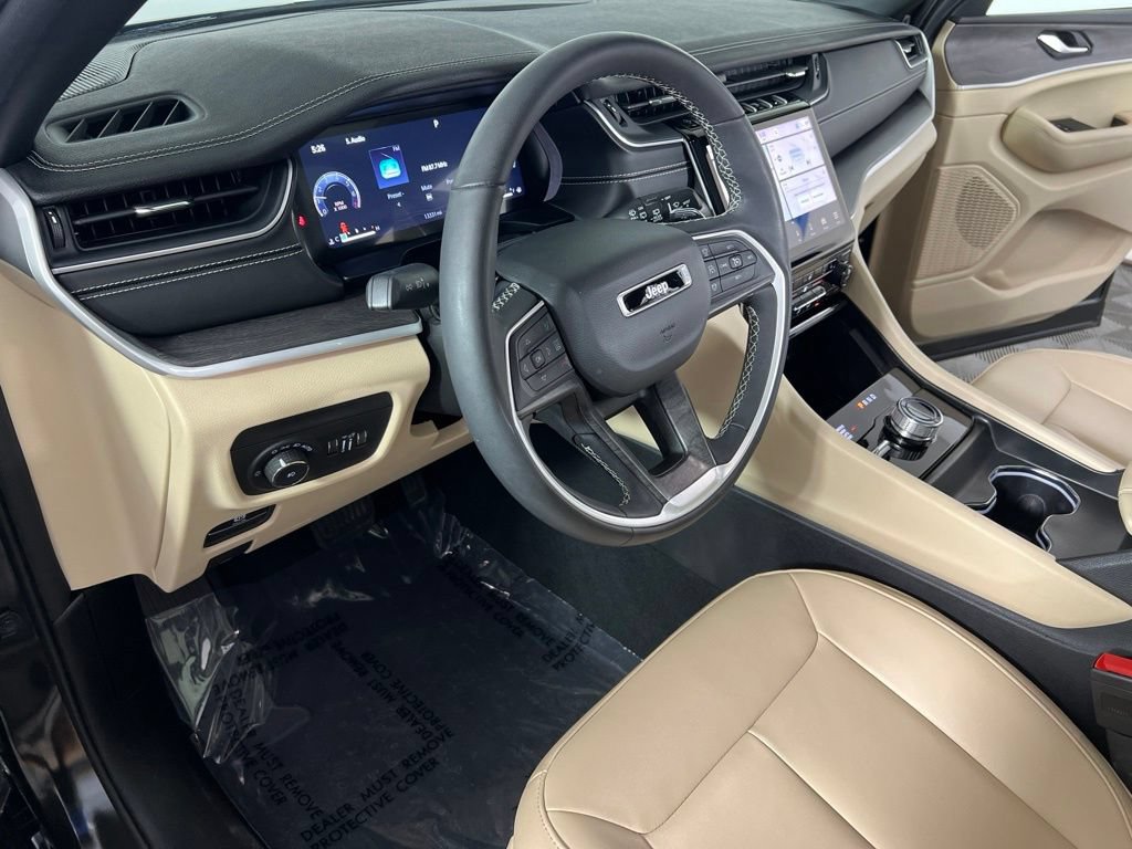 Used 2024 Jeep Grand Cherokee Limited AWD/4WD image 18