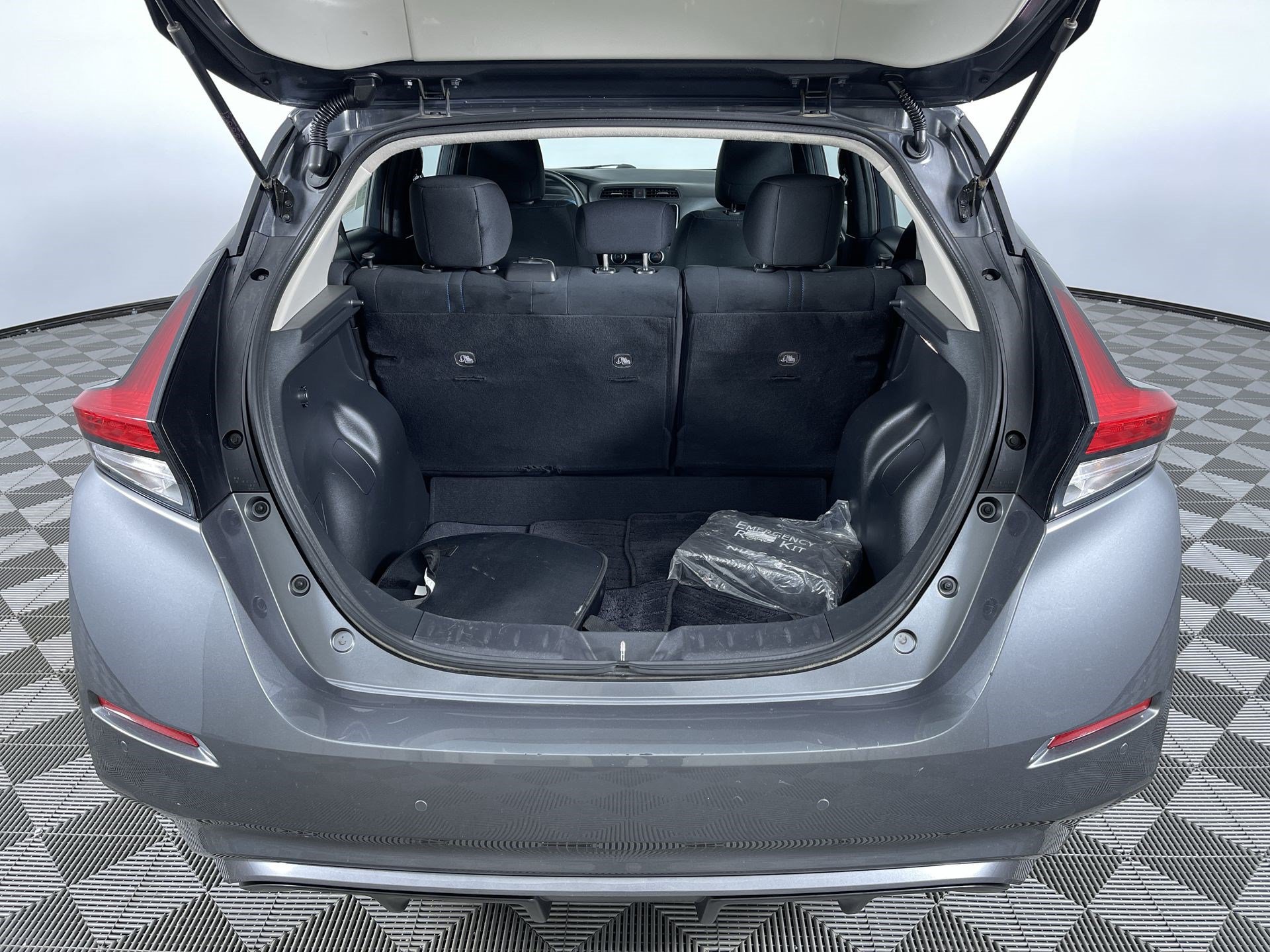 Certified 2025 Nissan Leaf S FWD image 22