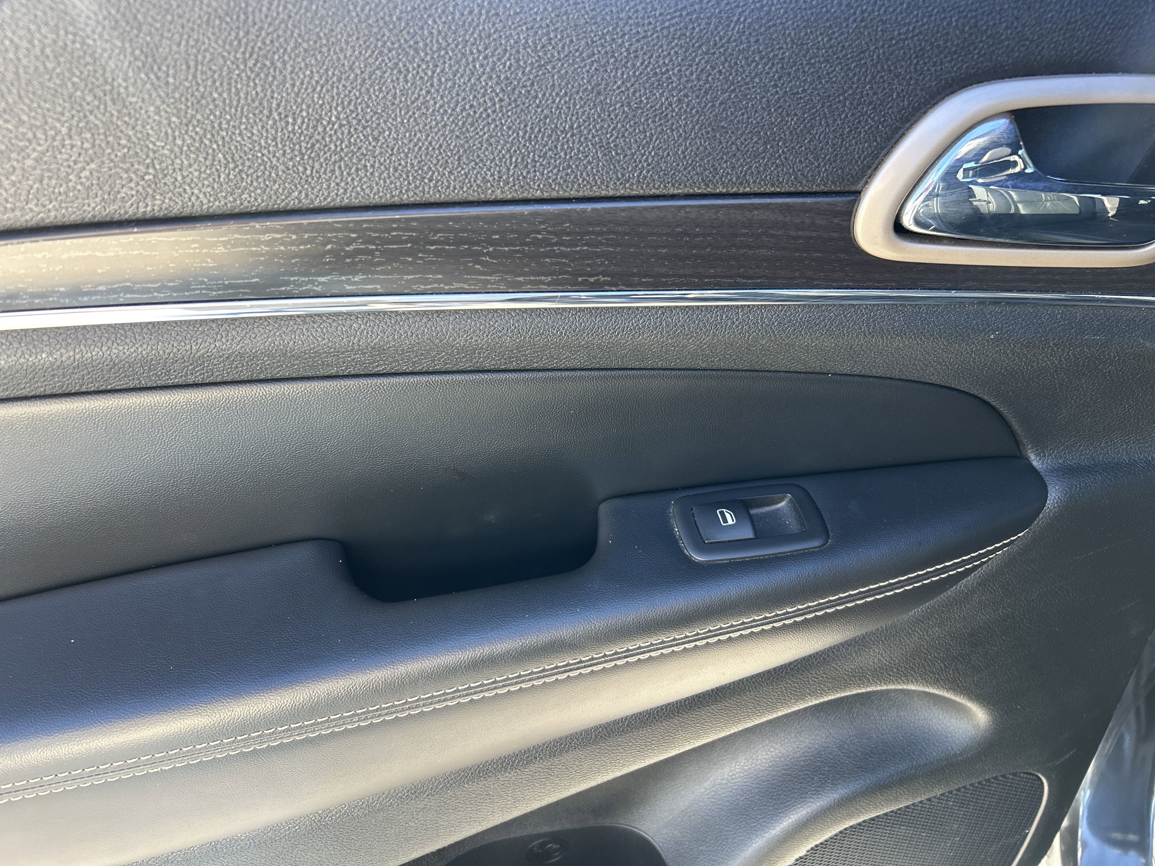 Used 2014 Jeep Grand Cherokee Limited AWD/4WD image 32