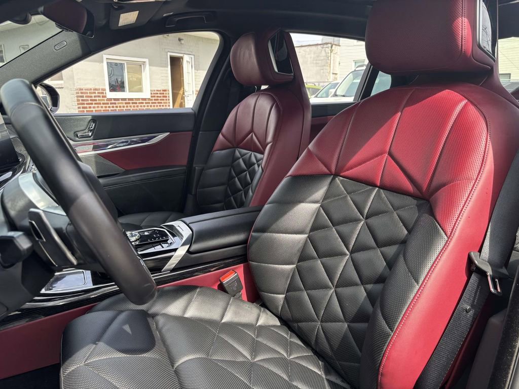 Used 2025 BMW 740i xDrive AWD/4WD image 24