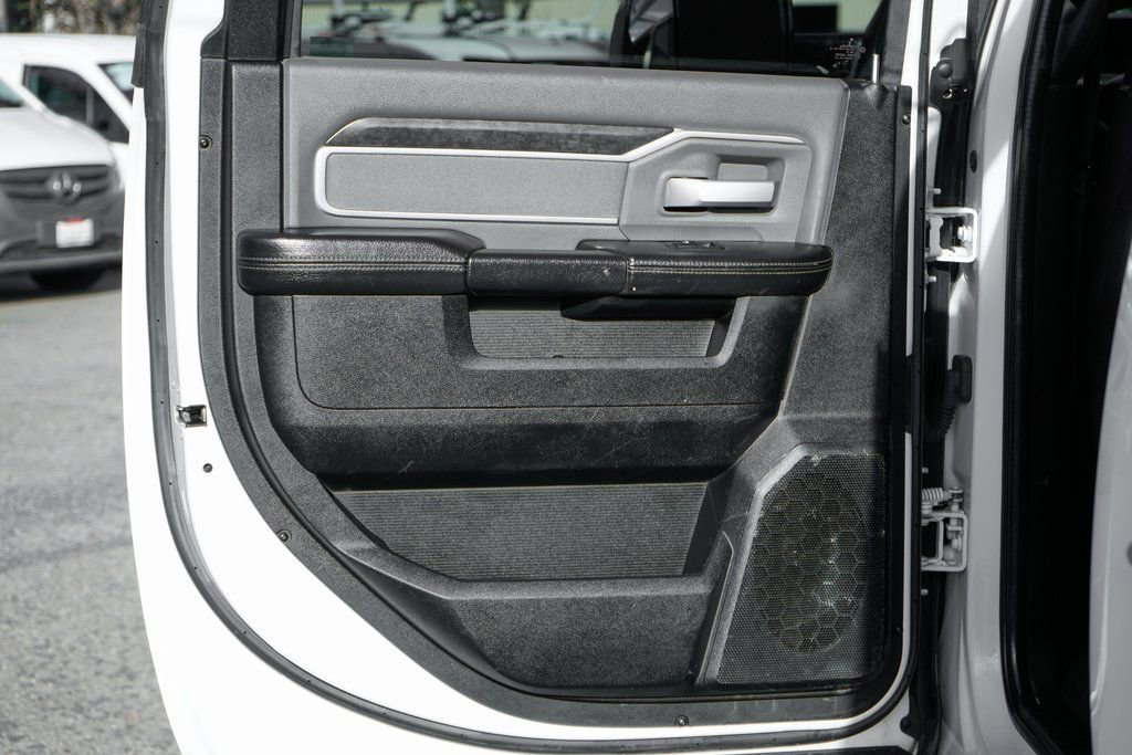 Used 2021 RAM 3500 Big Horn image 32