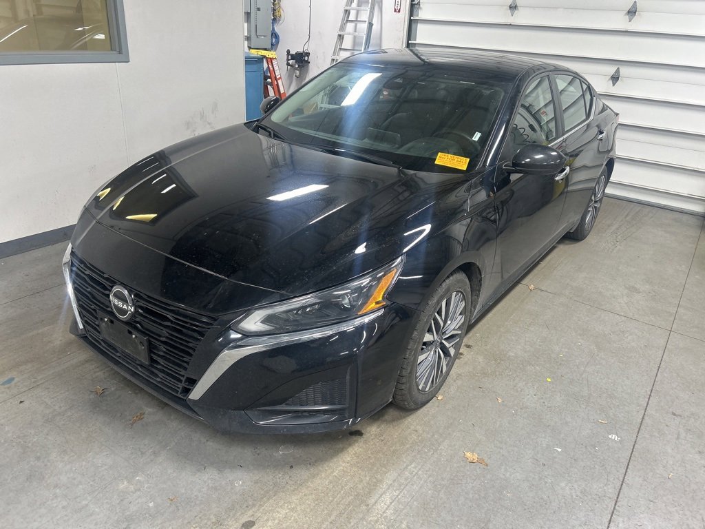 Used 2023 Nissan Altima 2.5 SV image 2