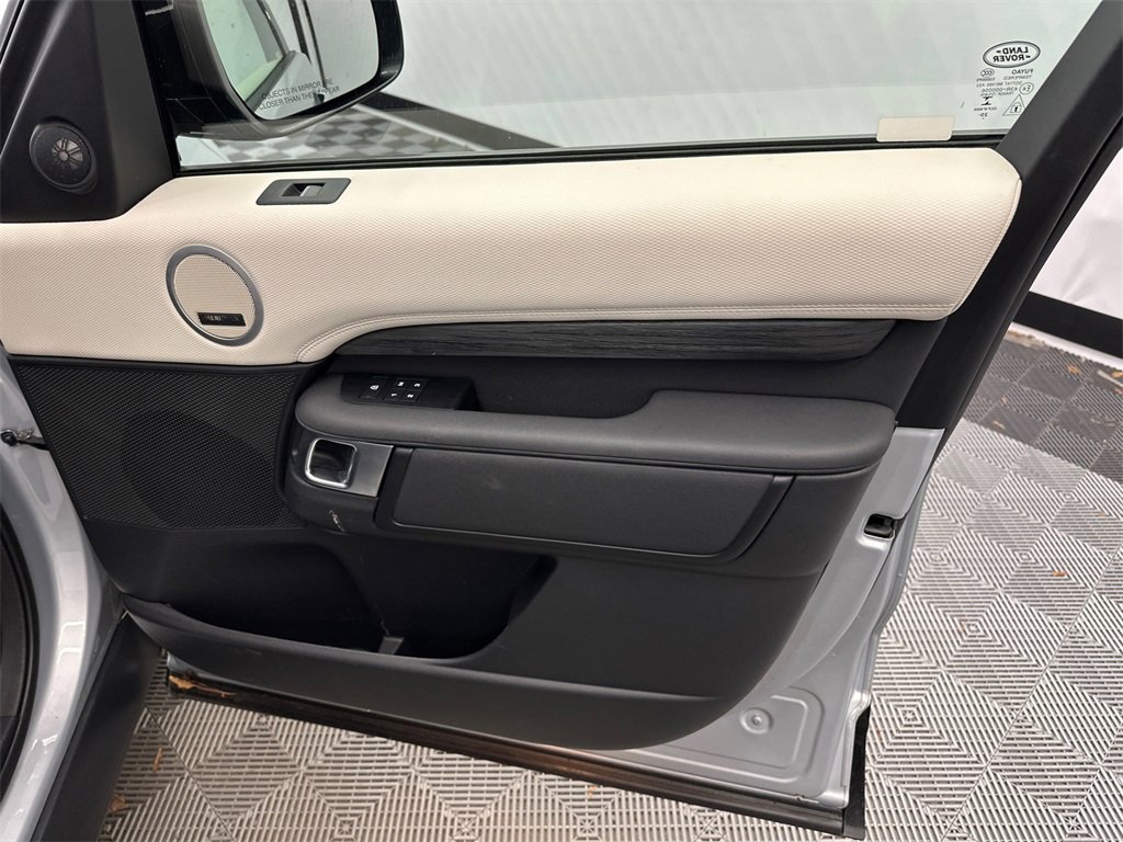 Used 2022 Land Rover Discovery S R-Dynamic image 16